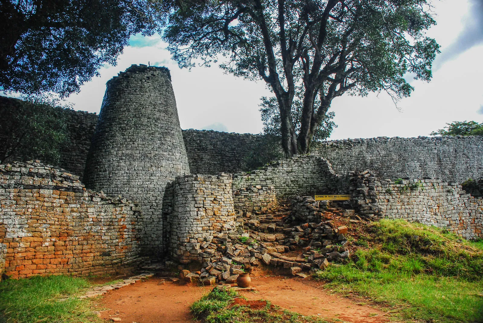 Ruins-Great-Zimbabwe